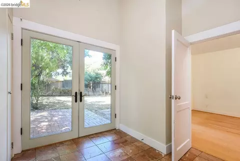 Entry Way - 2418 Jefferson Ave, Berkeley, CA 94703 photo 2 of 2