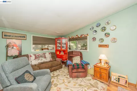 Living - 891 Salt Flat Rd, Lewiston, CA 96052 photo 1 of 1