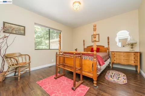 Bedroom - 891 Salt Flat Rd, Lewiston, CA 96052 photo 3 of 5