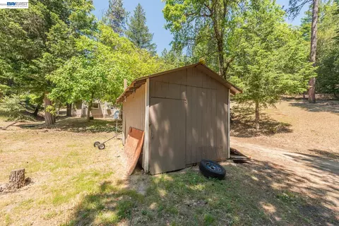 Exterior - 891 Salt Flat Rd, Lewiston, CA 96052 photo 5 of 18