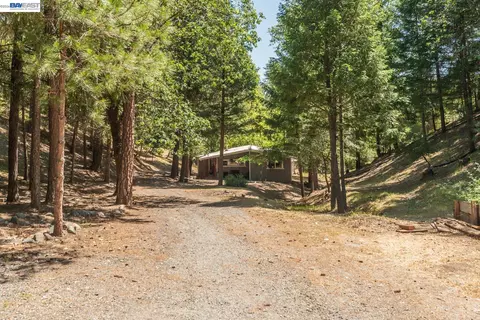Exterior - 891 Salt Flat Rd, Lewiston, CA 96052 photo 6 of 18