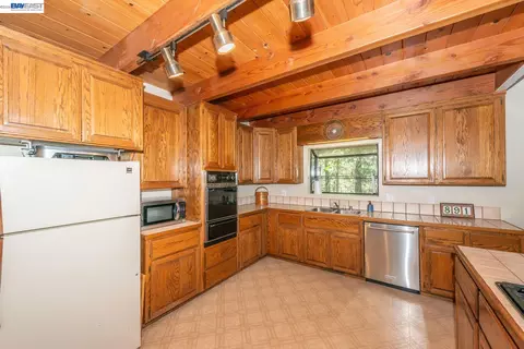 Kitchen - 891 Salt Flat Rd, Lewiston, CA 96052 photo 1 of 4
