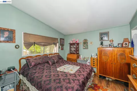 Bedroom - 891 Salt Flat Rd, Lewiston, CA 96052 photo 5 of 5