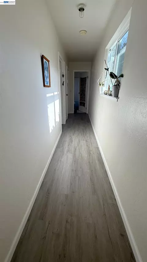 Entry Way - 1536 Carleton St, Berkeley, CA 94703 photo 2 of 3