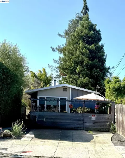 1536 Carleton St, Berkeley, CA 94703