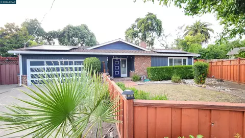 2 Echo Cir, Antioch, CA 94509