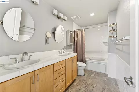 Bath - 655 Veranda Cir, Hayward, CA 94541 photo 1 of 3