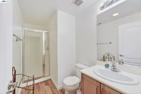 Bath - 655 Veranda Cir, Hayward, CA 94541 photo 3 of 3