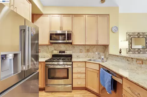 Kitchen - 655 Veranda Cir, Hayward, CA 94541 photo 3 of 3