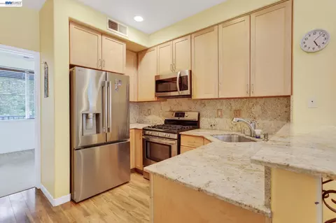 Kitchen - 655 Veranda Cir, Hayward, CA 94541 photo 1 of 3