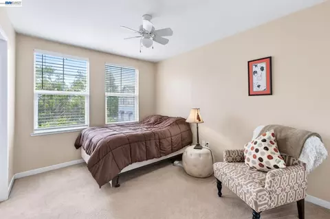 Bedroom - 655 Veranda Cir, Hayward, CA 94541 photo 6 of 8