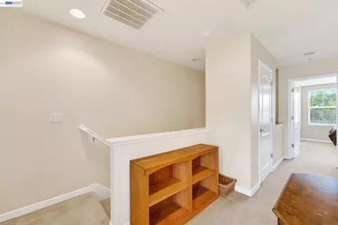 Entry Way - 655 Veranda Cir, Hayward, CA 94541 photo 4 of 5