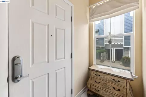 Entry Way - 655 Veranda Cir, Hayward, CA 94541 photo 5 of 5
