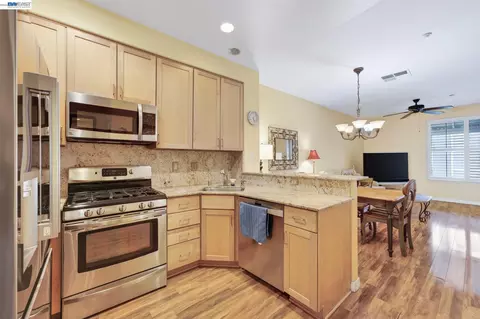 Kitchen - 655 Veranda Cir, Hayward, CA 94541 photo 2 of 3