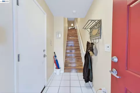 Entry Way - 655 Veranda Cir, Hayward, CA 94541 photo 1 of 5