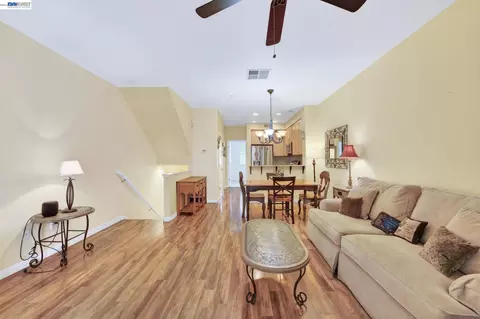 Living - 655 Veranda Cir, Hayward, CA 94541 photo 2 of 3
