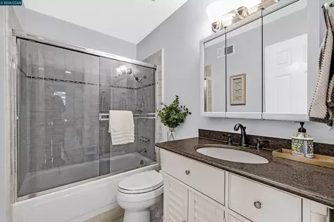 Bath - 864 Kizer St, Milpitas, CA 95035 photo 3 of 7