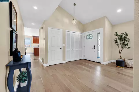 Entry Way - 864 Kizer St, Milpitas, CA 95035 photo 2 of 5