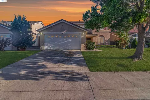 1110 Royal Blue Dr, Stockton, CA 95206
