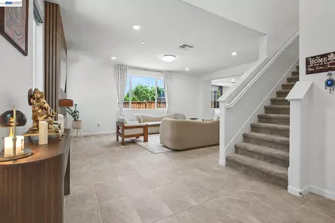 Entry Way - 5408 Mazant Loop, Antioch, CA 94531 photo 2 of 5