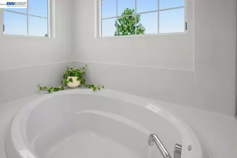 Bath - 5408 Mazant Loop, Antioch, CA 94531 photo 2 of 3