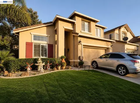 Exterior - 1356 Gentry Ln, Tracy, CA 95377 photo 2 of 3
