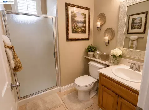 Bath - 1356 Gentry Ln, Tracy, CA 95377 photo 4 of 4