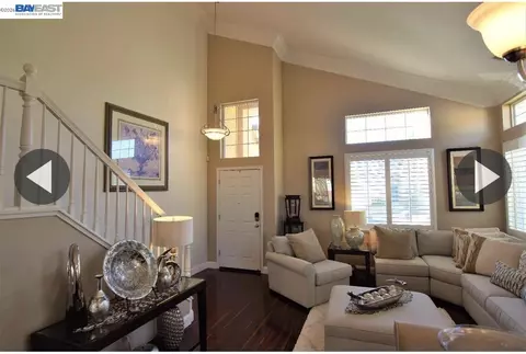 Entry Way - 1356 Gentry Ln, Tracy, CA 95377 photo 2 of 5