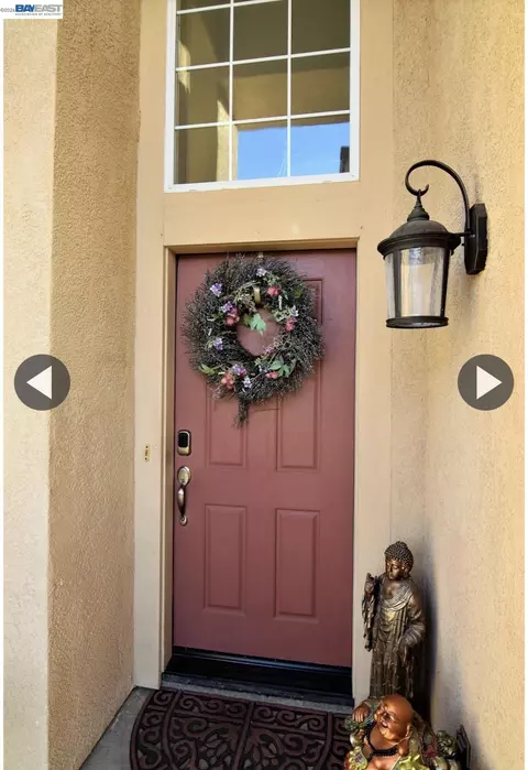 Entry Way - 1356 Gentry Ln, Tracy, CA 95377 photo 4 of 5
