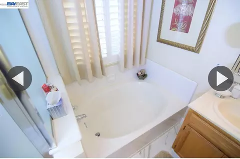 Bath - 1356 Gentry Ln, Tracy, CA 95377 photo 2 of 5