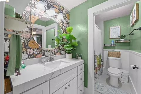 Bath - 1715 Ohio St, Vallejo, CA 94590 photo 1 of 2