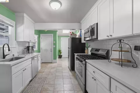 Entry Way - 1715 Ohio St, Vallejo, CA 94590 photo 1 of 2