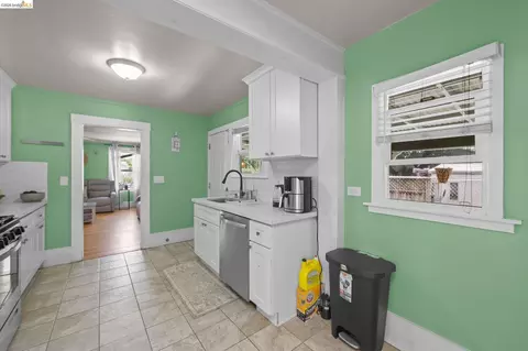 Entry Way - 1715 Ohio St, Vallejo, CA 94590 photo 2 of 2