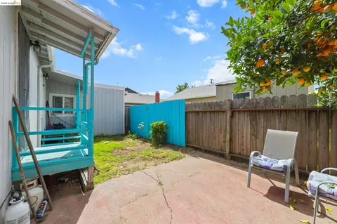 Exterior - 1715 Ohio St, Vallejo, CA 94590 photo 3 of 5