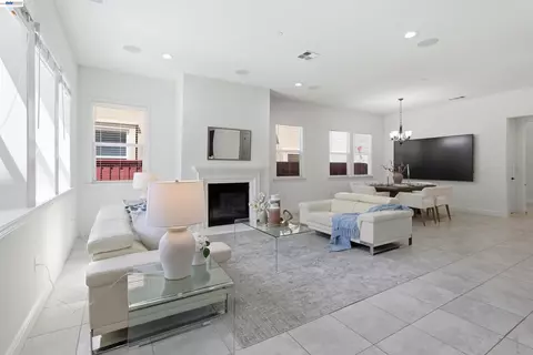 Living - 2812 Mount Dana Dr, Dublin, CA 94568 photo 2 of 2