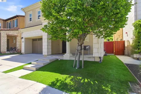 Exterior - 2812 Mount Dana Dr, Dublin, CA 94568 photo 2 of 9