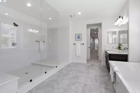 Bath - 2812 Mount Dana Dr, Dublin, CA 94568 photo 8 of 8
