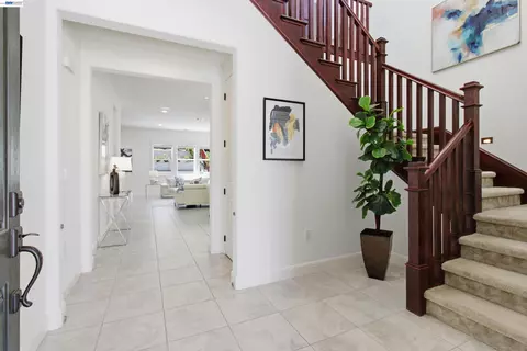 Entry Way - 2812 Mount Dana Dr, Dublin, CA 94568 photo 2 of 7