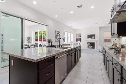 Kitchen - 2812 Mount Dana Dr, Dublin, CA 94568 photo 7 of 8