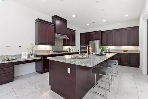 Kitchen - 2812 Mount Dana Dr, Dublin, CA 94568 photo 8 of 8