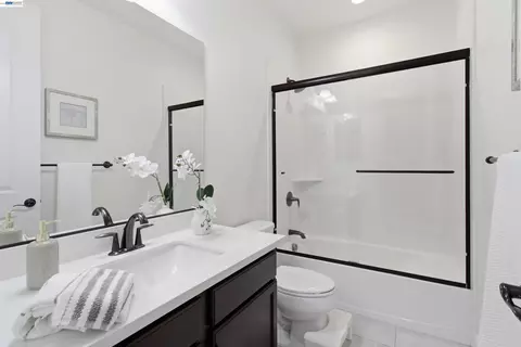 Bath - 2812 Mount Dana Dr, Dublin, CA 94568 photo 4 of 8