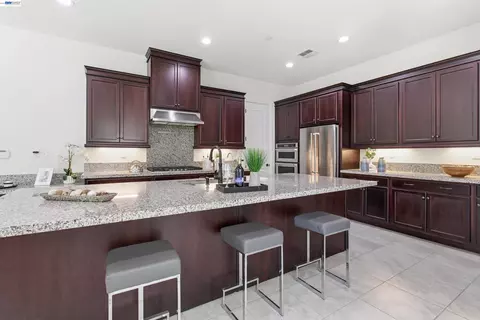 Kitchen - 2812 Mount Dana Dr, Dublin, CA 94568 photo 4 of 8