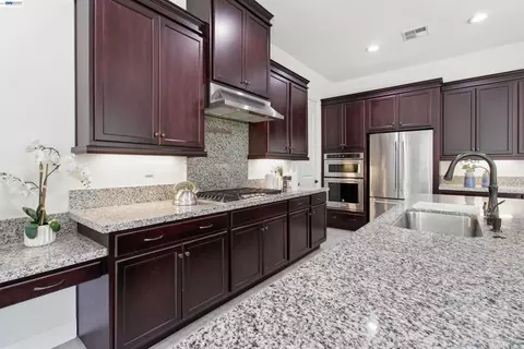 Kitchen - 2812 Mount Dana Dr, Dublin, CA 94568 photo 6 of 8