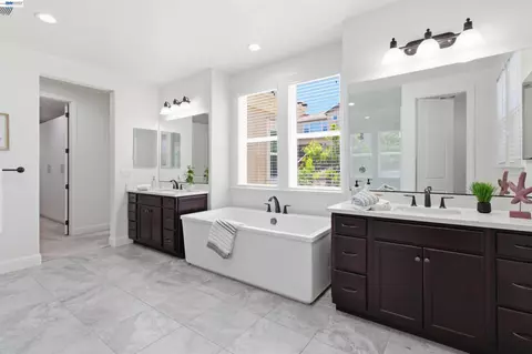 Bath - 2812 Mount Dana Dr, Dublin, CA 94568 photo 7 of 8