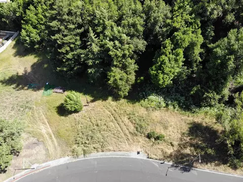 2500 Galbreth Rd, Pinole, CA 94564