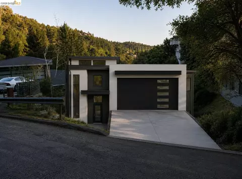7158 Buckingham Blvd, Berkeley, CA 94705