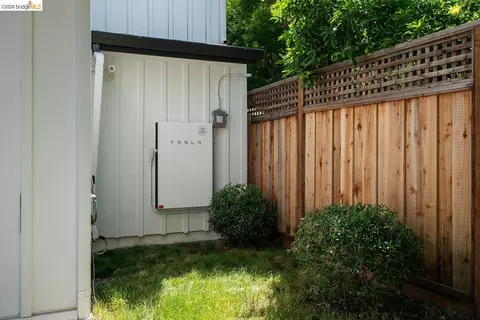 Exterior - 1470 Cornell Ave, Berkeley, CA 94702 photo 14 of 15