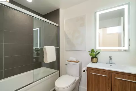 Bath - 1470 Cornell Ave, Berkeley, CA 94702 photo 4 of 5