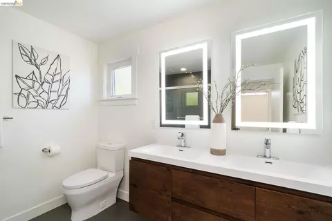 Bath - 1470 Cornell Ave, Berkeley, CA 94702 photo 1 of 5