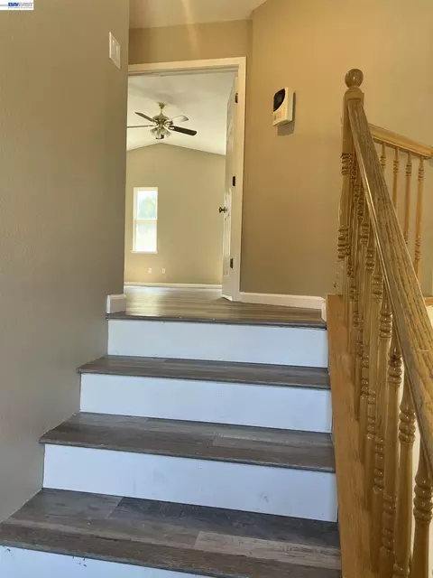 Entry Way - 1058 Junction Dr, Manteca, CA 95337 photo 3 of 5